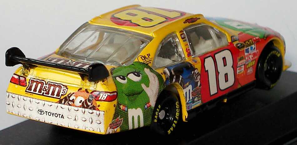 Foto 1:87 Toyota Camry NASCAR 2009 Joe Gibbs Racing, m&m Nr.18, Kyle Busch Winners Circle 06613