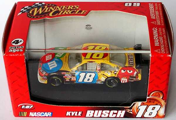 Foto 1:87 Toyota Camry NASCAR 2009 Joe Gibbs Racing, m&m Nr.18, Kyle Busch Winners Circle 06613