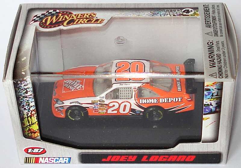 Foto 1:87 Toyota Camry NASCAR 2010 Joe Gibbs Racing, Home Depot Nr.20, Joey Logano Winners Circle 09725