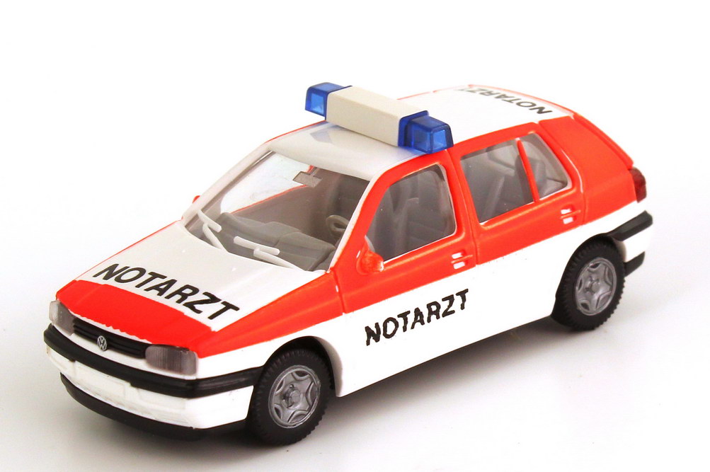 Foto 1:87 VW Golf III CL 4türig NEF Notarzt weiß/tagesleuchtrot Wiking 07101