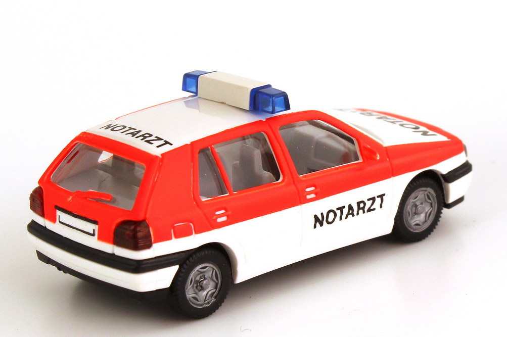 Foto 1:87 VW Golf III CL 4türig NEF Notarzt weiß/tagesleuchtrot Wiking 07101