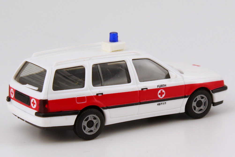 Foto 1:87 VW Golf III Variant DRK Fürth, 48/11/1 herpa 042338