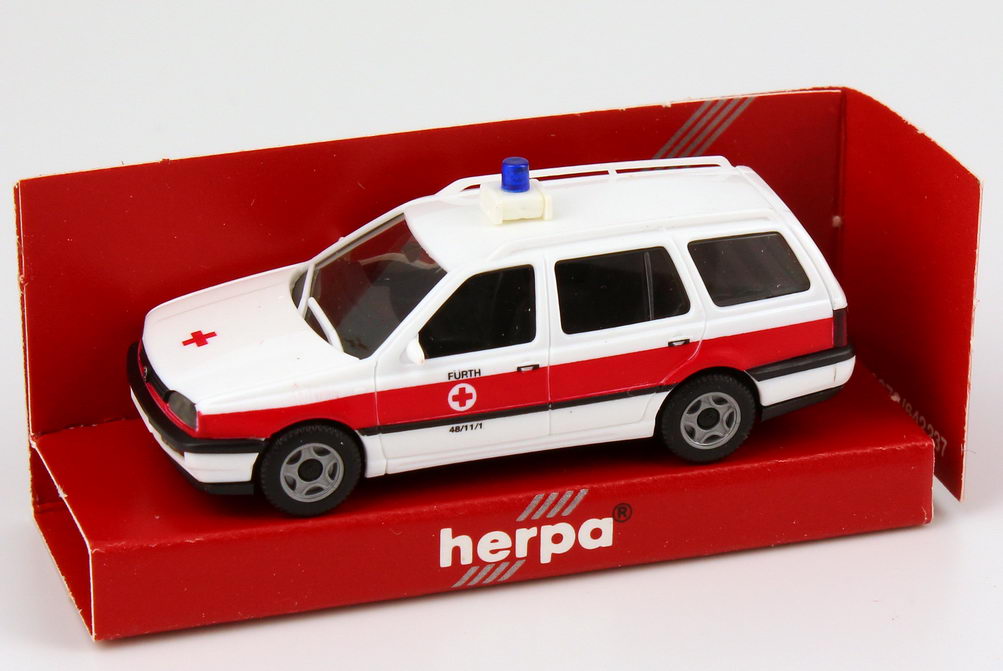 Foto 1:87 VW Golf III Variant DRK Fürth, 48/11/1 herpa 042338