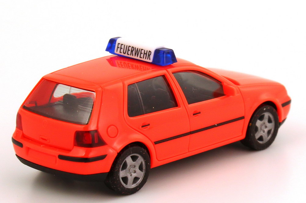 Foto 1:87 VW Golf IV 4türig Feuerwehr tagesleuchtrot herpa 044479