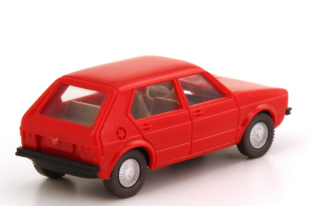 Foto 1:87 VW Golf I 4türig rot, ohne Außenspiegel, IA grau Wiking 044
