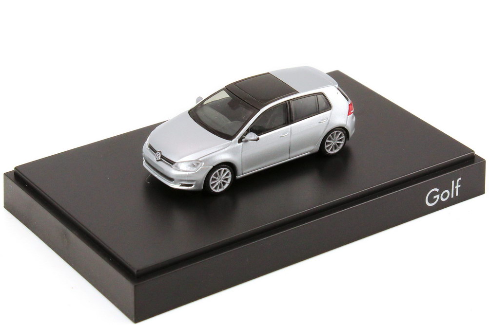 Foto 1:87 VW Golf VII 2012 4türig reflex-silber-met. Werbemodell Rietze 5G4099301LNL