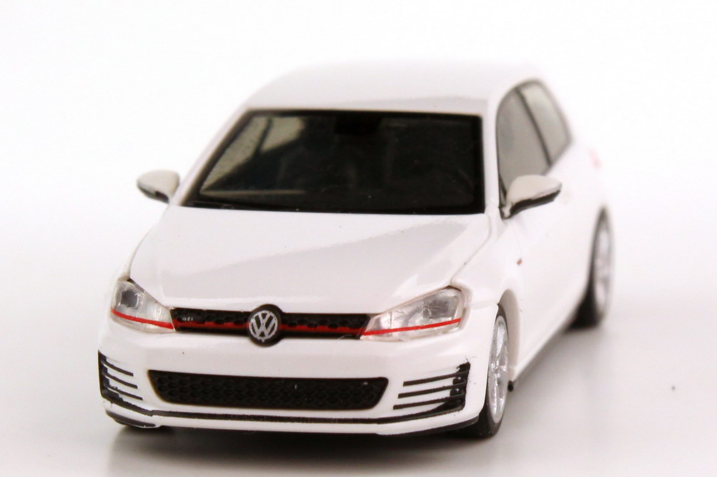 Foto 1:87 VW Golf VII GTI 2013 2türig oryx-weiß Werbemodell Rietze 5G3099301AUJV