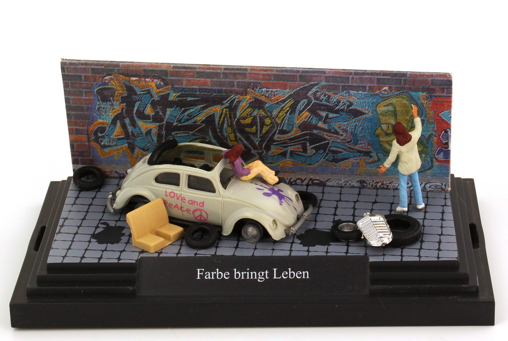 Foto 1:87 VW Käfer mit Brezelfenster und Sonnendach grau in Kleindiorama Farbe bringt Leben Busch 7637