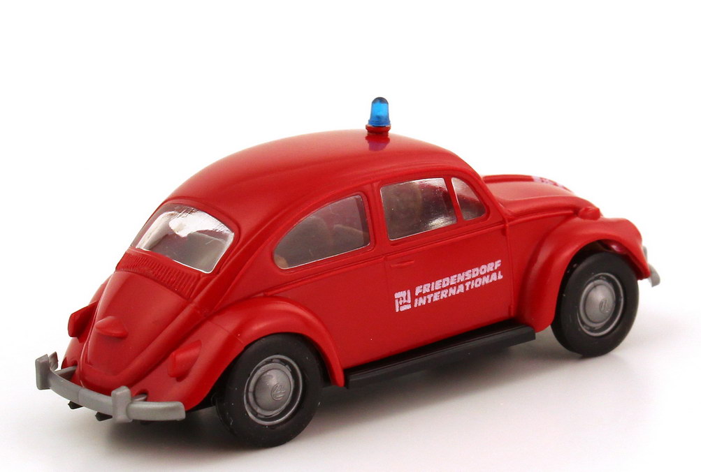 Foto 1:87 VW Käfer 1300 (Modell 1957-1964, Rechteckkäfer) Feuerwehr ELW Friedensdorf International rot Brekina 9114