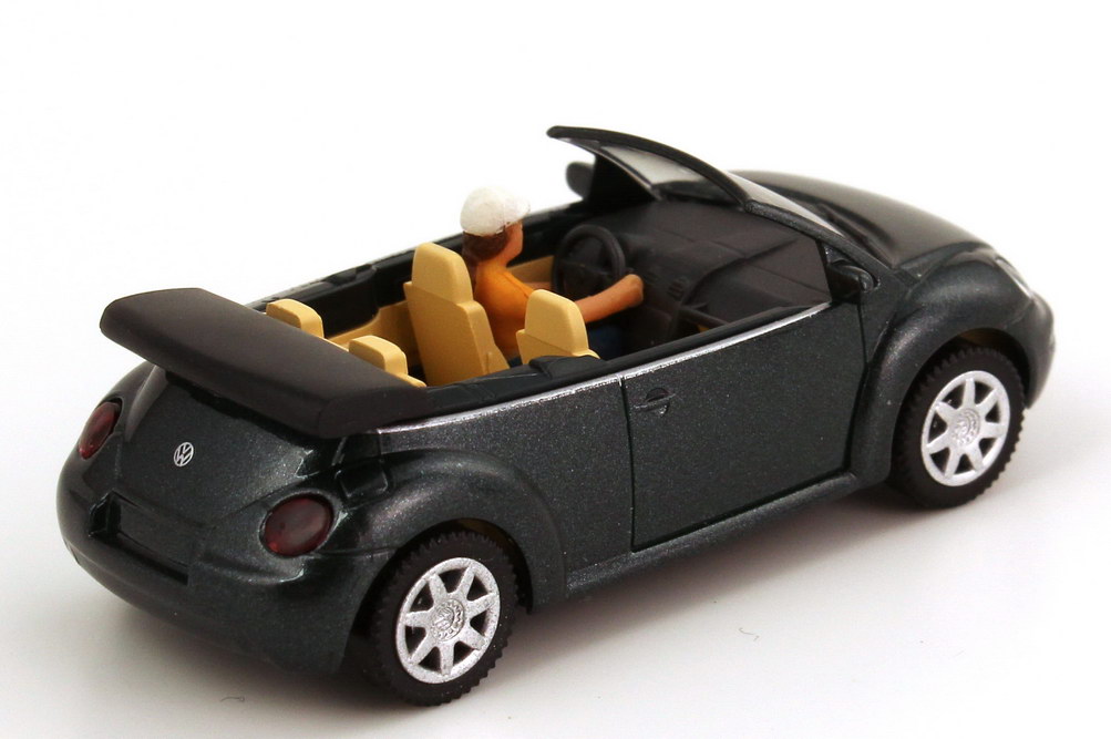 Foto 1:87 VW New Beetle Cabrio nordsee-grün-met. mit Fahrerin Wiking 03201
