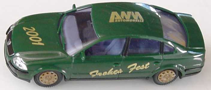 Foto 1:87 VW Passat 2001 dunkelgrün Frohes Fest 2001 AMW/AWM 51410-5