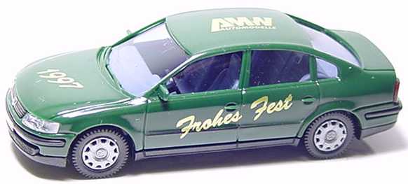 Foto 1:87 VW Passat ´97 dunkelgrün AMW - Frohes Fest 1997 AMW/AWM 50412.1