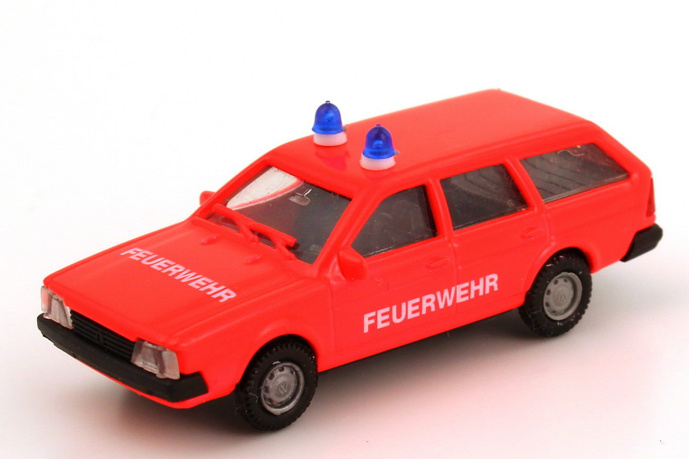 Foto 1:87 VW Passat B2 Variant Feuerwehr tagesleuchtrot - I.M.U.