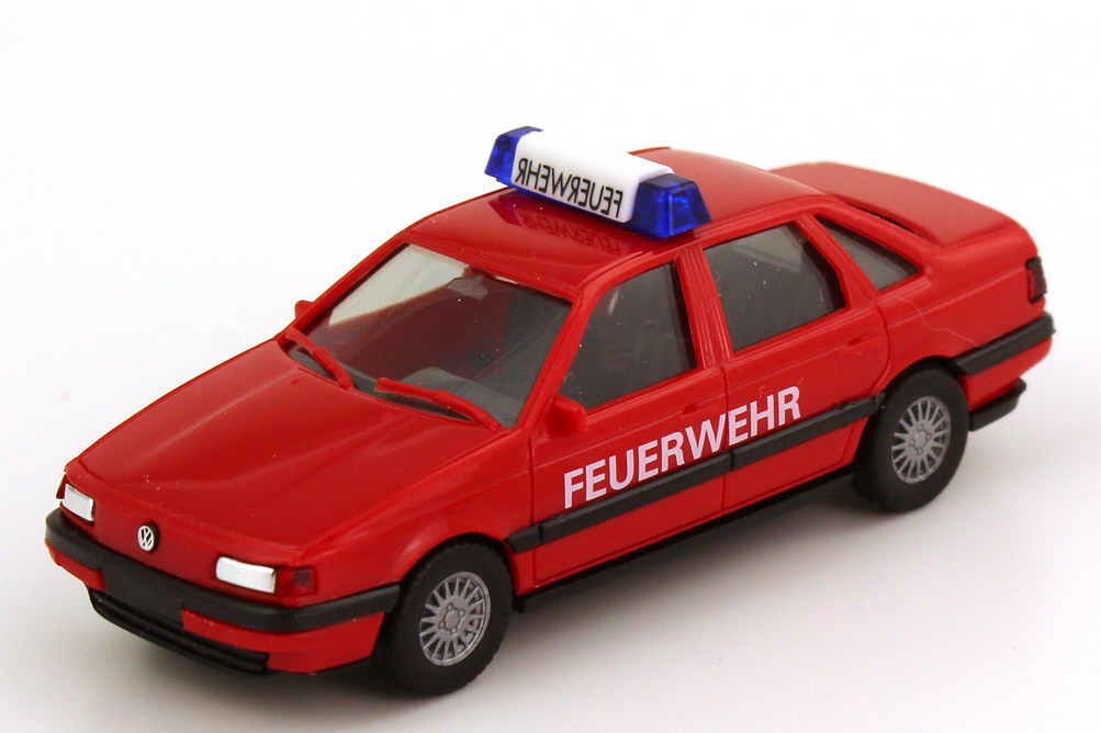 Foto 1:87 VW Passat GL (Typ B3) Feuerwehr ELW rot herpa 4133