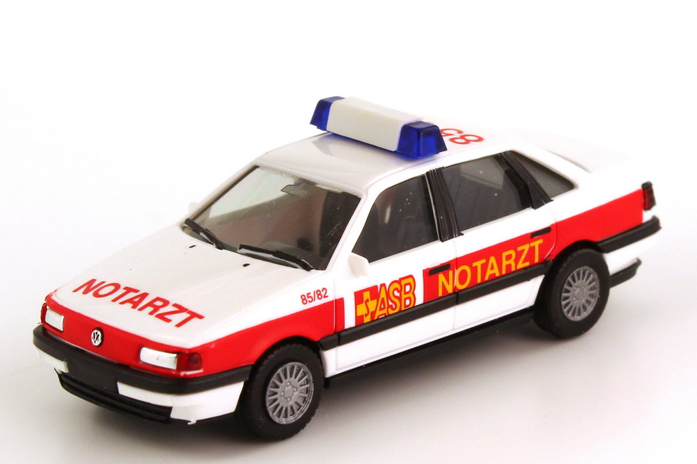 Foto 1:87 VW Passat GL (Typ B3) NEF ASB-Notarzt 85 82 herpa 042093