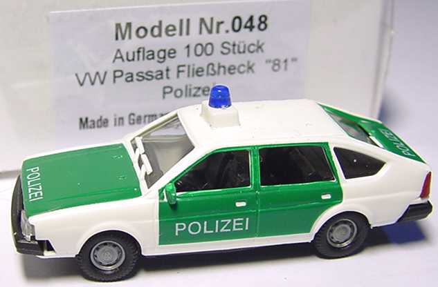 Foto 1:87 VW Passat II Fließheck Polizei grün/weiß (Limitiert auf 100 Stück) I.M.U. 12099