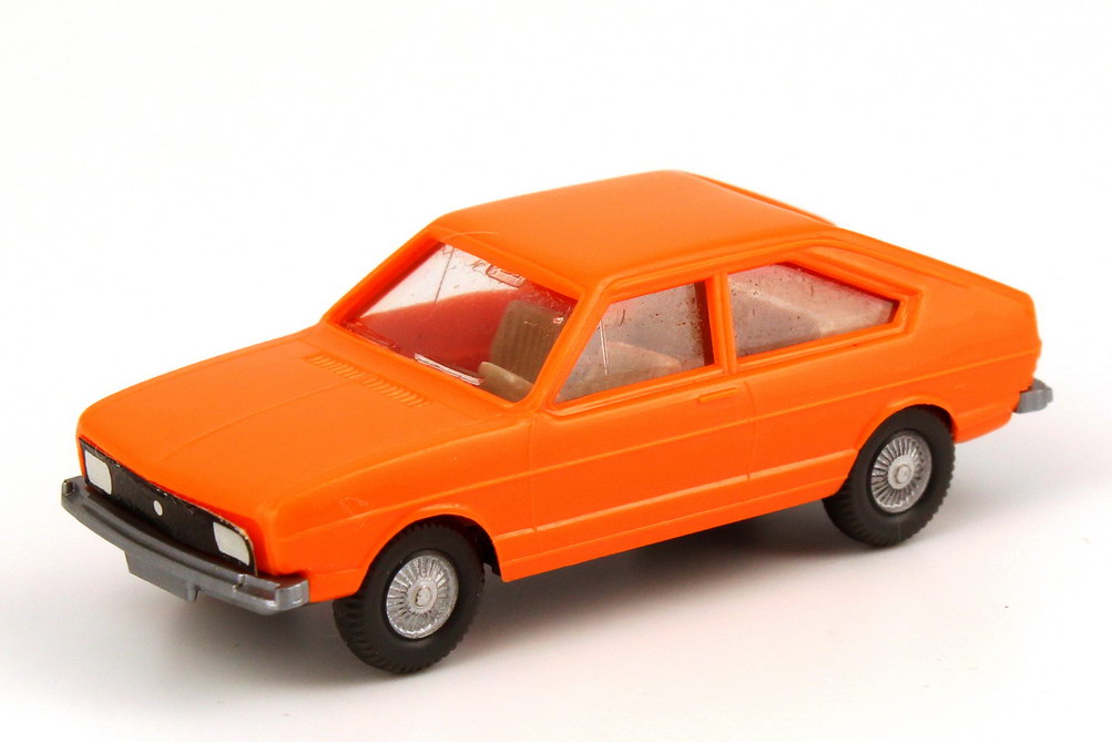 Foto 1:87 VW Passat I orange, Papiergrill, Punkt statt VW-Logo Wiking 048