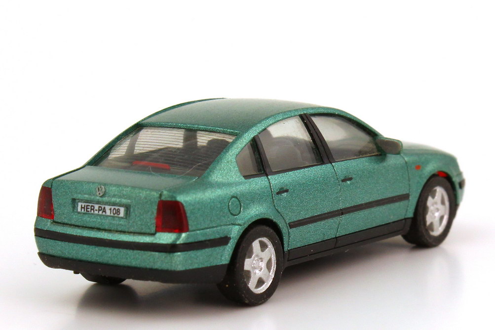 Foto 1:87 VW Passat (Typ B5) electronic-grün-met. (Brillant-Serie) herpa 101233