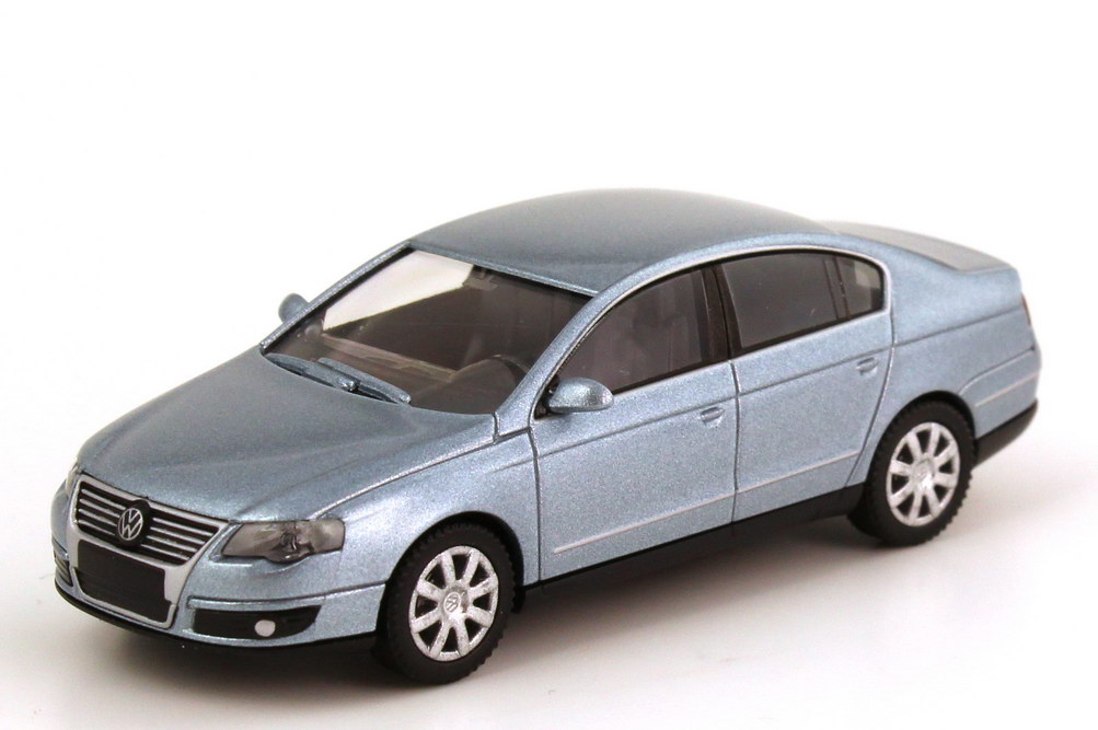 Foto 1:87 VW Passat (Typ B6) arctic-blue-silver-met. Wiking 06401
