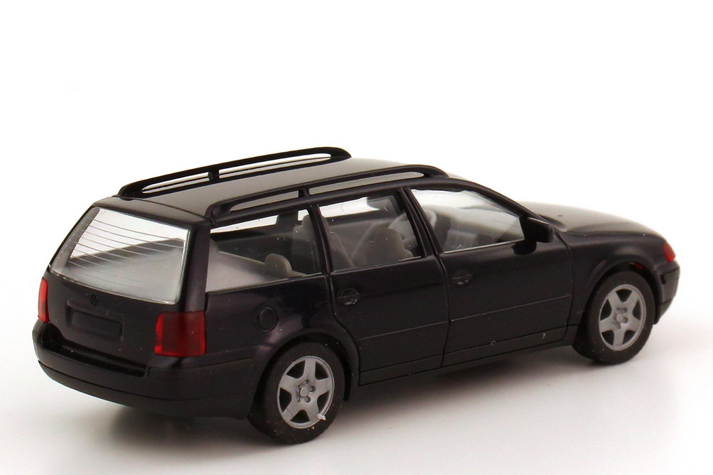 Foto 1:87 VW Passat Variant 1997 (Typ B5) dunkelblau-met. herpa 032223