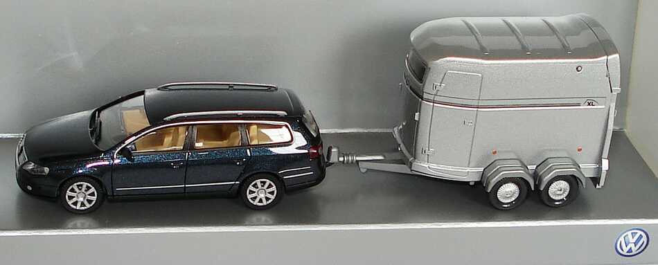 Foto 1:87 VW Passat Variant 2005 bluegraphit-met. mit Pferdetransportanhänger Werbemodell Wiking 3C9099301AC5F