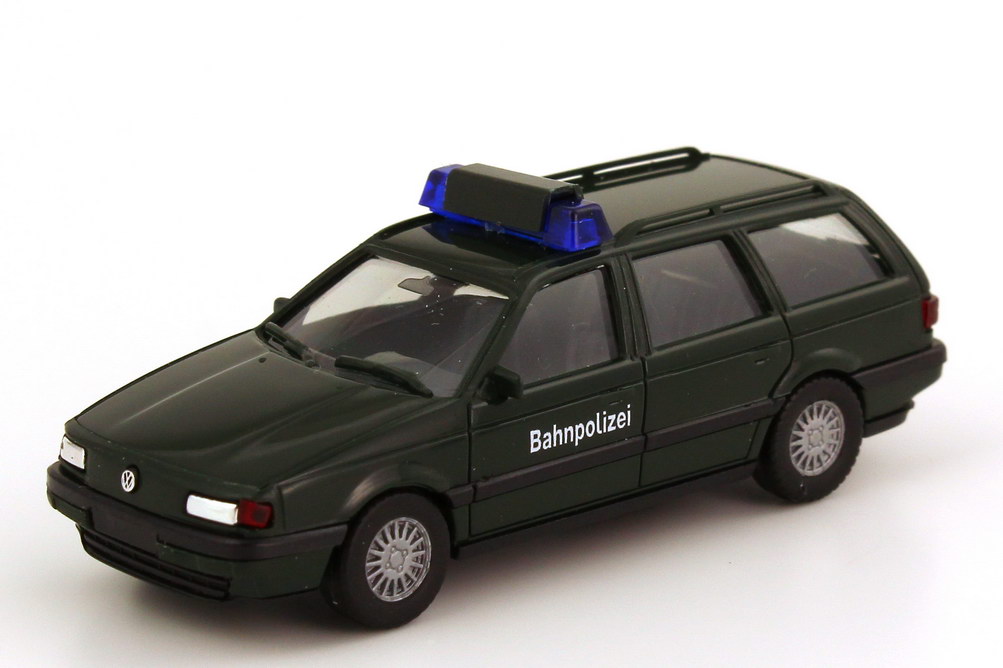 Foto 1:87 VW Passat Variant GL (Typ B3) Bahnpolizei dunkelgrün herpa 041409