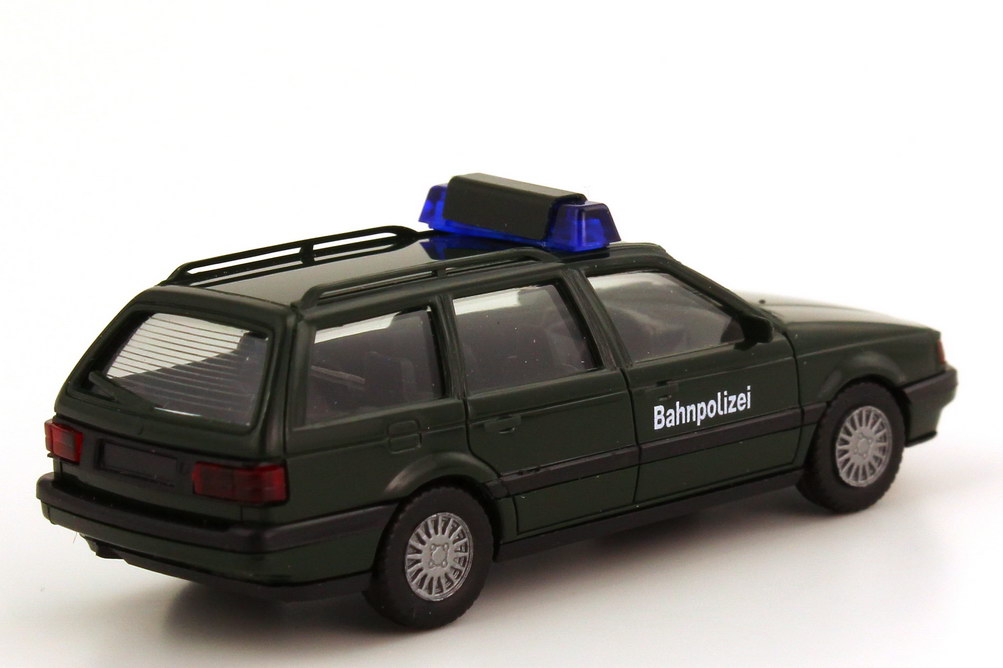Foto 1:87 VW Passat Variant GL (Typ B3) Bahnpolizei dunkelgrün herpa 041409