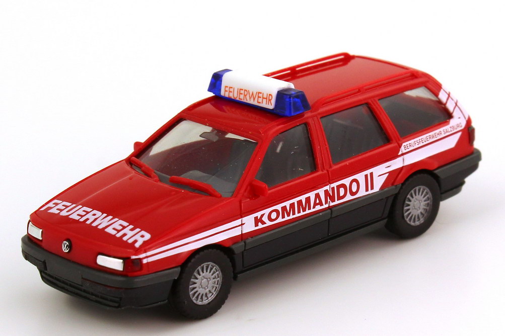 Foto 1:87 VW Passat Variant GL (Typ B3) Berufsfeuerwehr Salzburg Kommando II herpa 020836