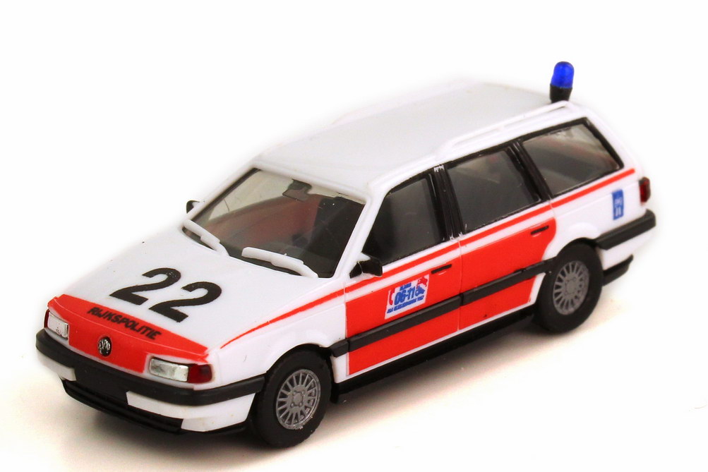 Foto 1:87 VW Passat Variant 1988 Typ B3 Rijkspolitie AVD 22 Polizei NL - herpa 901131