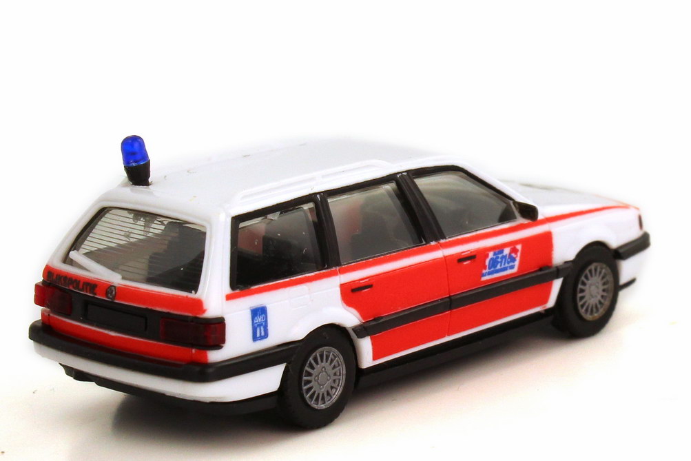 Foto 1:87 VW Passat Variant 1988 Typ B3 Rijkspolitie AVD 22 Polizei NL - herpa 901131