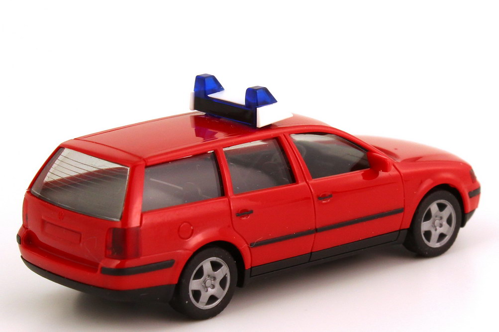 Foto 1:87 VW Passat Variant Typ B5 Feuerwehr ELW rot - herpa 043878