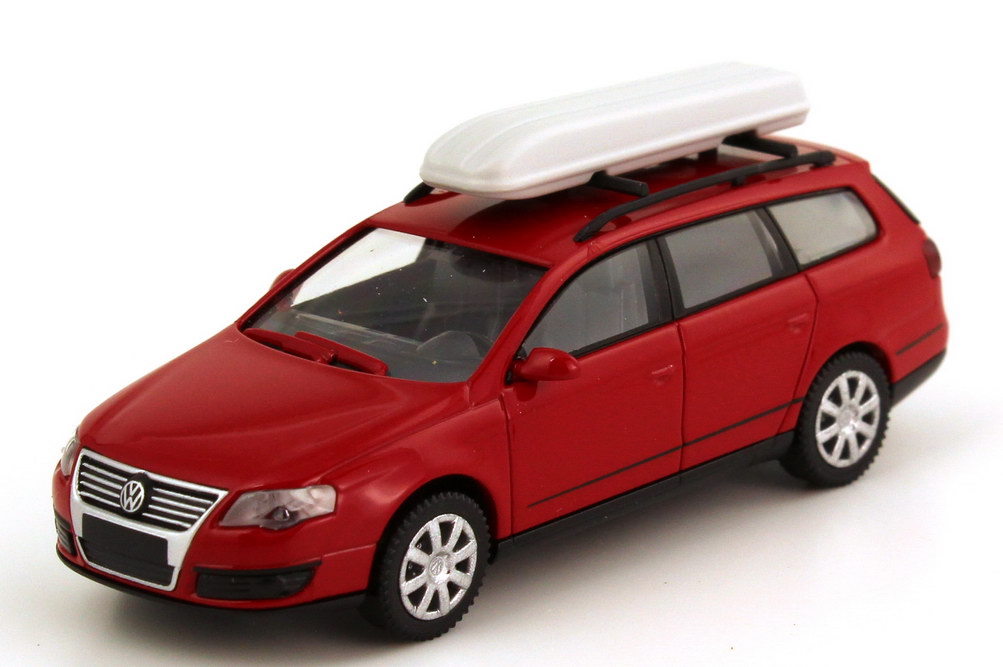 Foto 1:87 VW Passat Variant (Typ B6) tornadorot mit Dachbox Wiking 06503