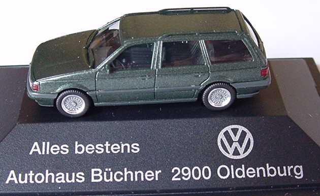 Foto 1:87 VW Passat Variant B3 dunkelgrün-met. - Autohaus Büchner Oldenburg - herpa 160506