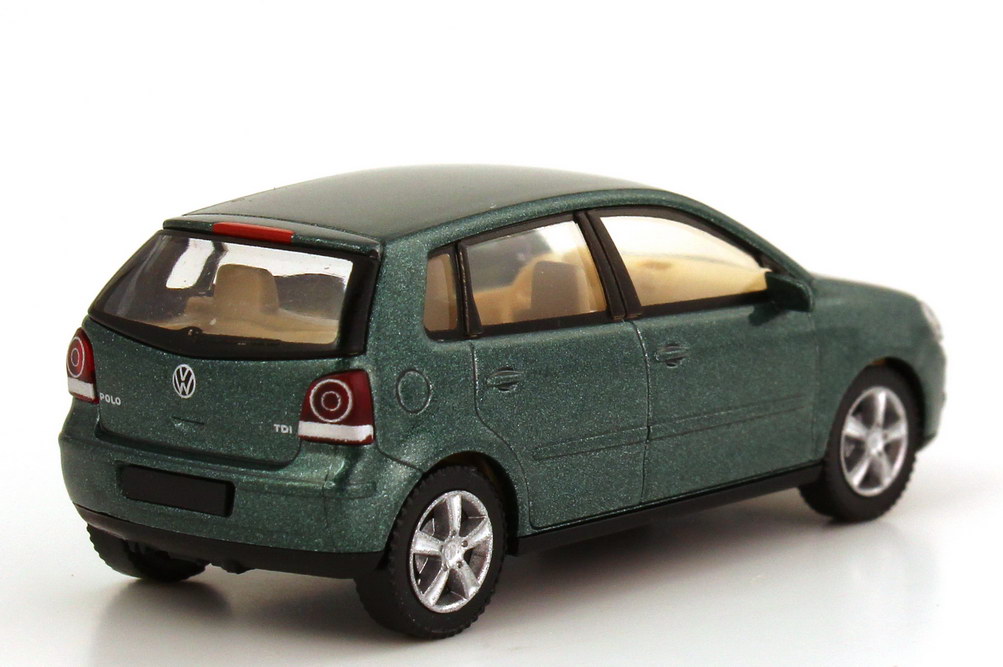 Foto 1:87 VW Polo IV Facelift 2005 4türig (Typ 9N3) fairway-green-met. Wiking 03438