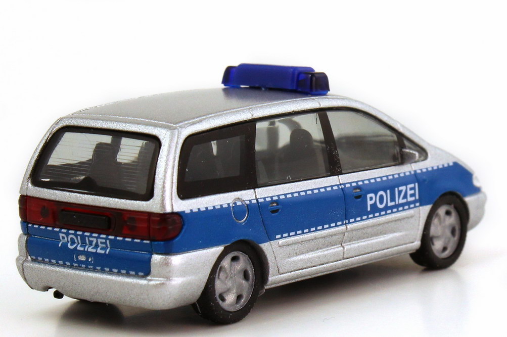 Foto 1:87 VW Sharan I (Typ 7M) Polizei Hamburg silber/blau Rietze 50785