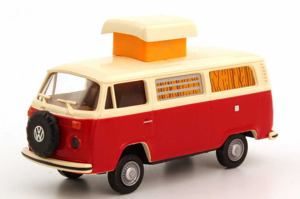 Foto 1:87 VW T2 (T2b) Camping-Bus Camper Hubdach ausgestellt rot/beige, ohne Gepäckträger Brekina 33104