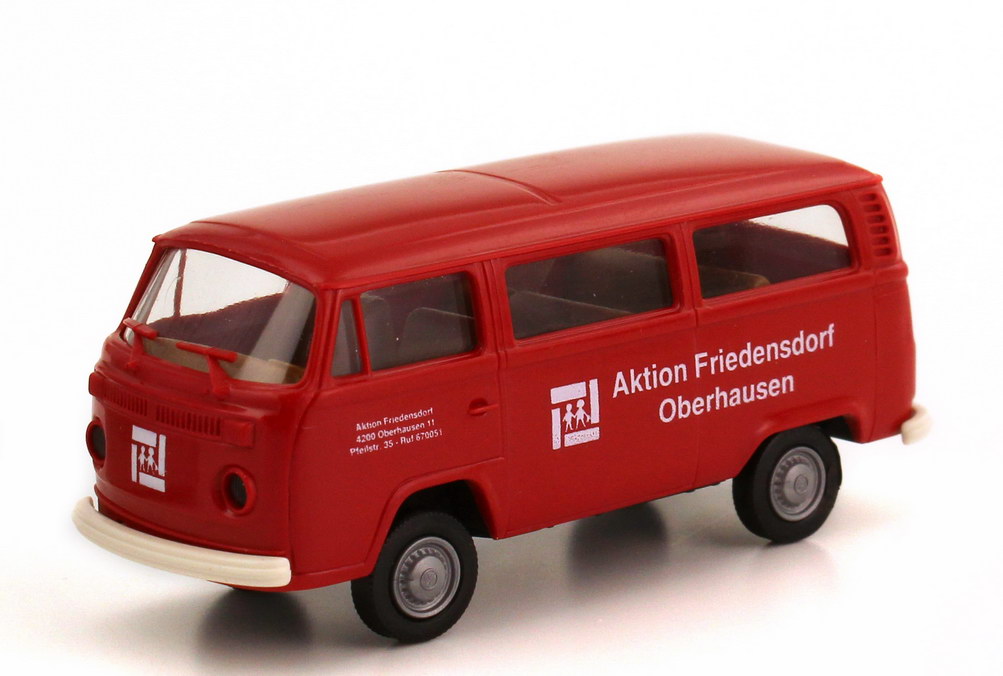 Foto 1:87 VW T2 (T2b) Bus Aktion Friedensdorf Oberhausen, Schulbus rot Brekina 9310