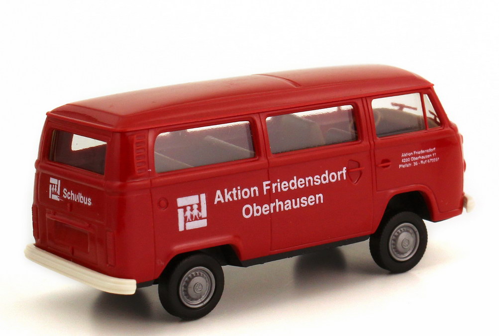 Foto 1:87 VW T2 (T2b) Bus Aktion Friedensdorf Oberhausen, Schulbus rot Brekina 9310