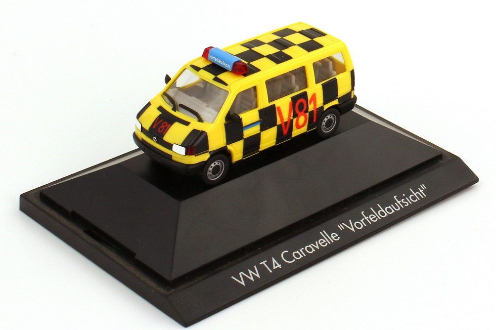 Foto 1:87 VW T4 Bus Caravelle - Vorfeldaufsicht Flughafen Frankfurt V81 - herpa 182683