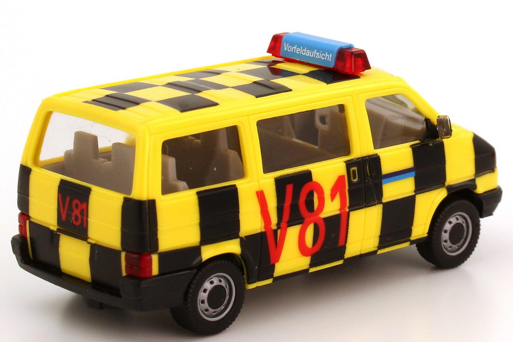 Foto 1:87 VW T4 Bus Caravelle - Vorfeldaufsicht Flughafen Frankfurt V81 - herpa 182683