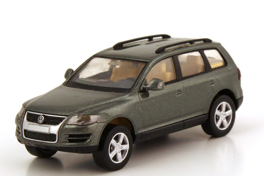 Foto 1:87 VW Touareg I Facelift (Typ 7L GP) granite-green-met. Wiking 06039