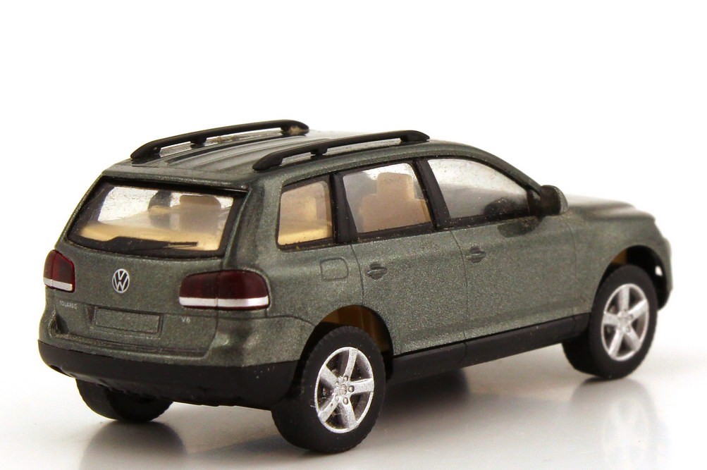 Foto 1:87 VW Touareg I Facelift (Typ 7L GP) granite-green-met. Wiking 06039