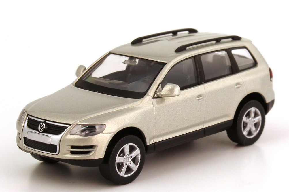 Foto 1:87 VW Touareg I Facelift (Typ 7L GP) silverleaf-met. Wiking 06039