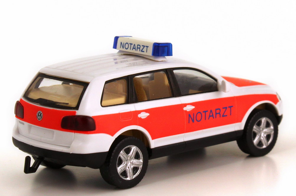 Foto 1:87 VW Touareg I (Typ 7L) NEF Notarzt weiß/tagesleuchtrot Wiking 07109