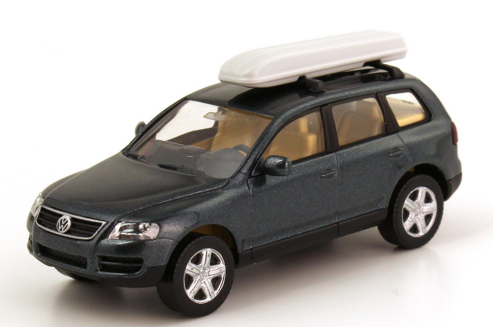 Foto 1:87 VW Touareg I (Typ 7L) offroadgrey-met. mit Dachgepäckbox Wiking 06003