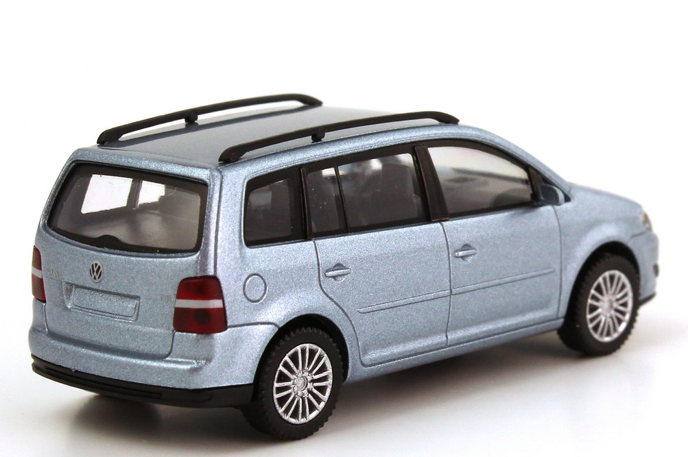 Foto 1:87 VW Touran Facelift (Typ 1T GP) arcticblue-silver-met. Wiking 30539