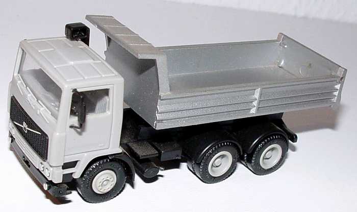 Foto 1:87 Volvo F10 (K) 3a Hinterkipper grau/silber(Spiegel montiert) herpa 800502