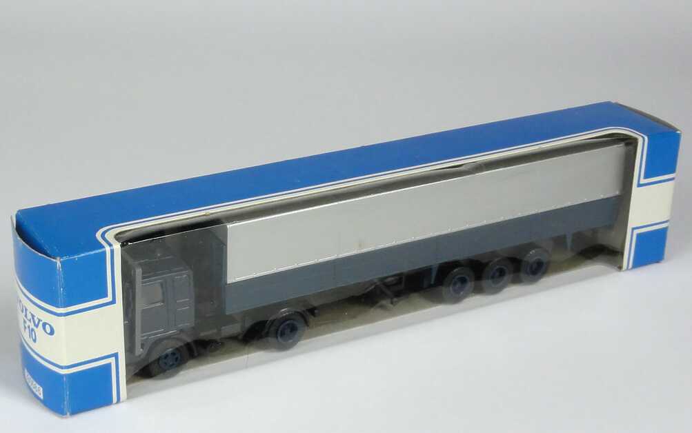 Foto 1:87 Volvo F10 PPSzg 2/3 dunkelblau/silber (angegossene Spiegel, Volvo-Verpackung) herpa 280586