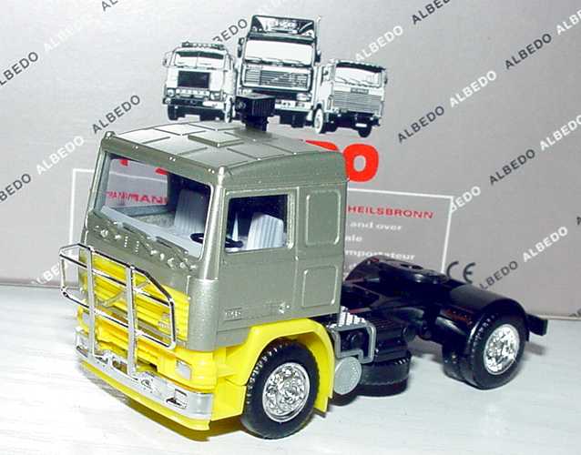 Foto 1:87 Volvo F12 2a Szgm hellgrünmet./gelb mit Kuhfänger verchromt Albedo 300143